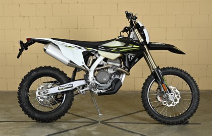 Leihmotorrad Triumph TF 250-E