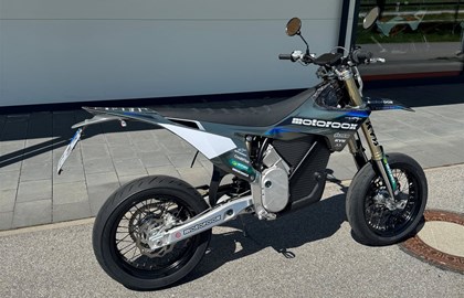 Leihmotorrad Stark Future Varg SM