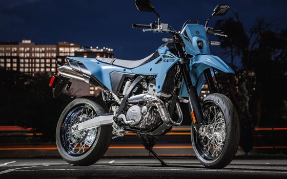 Verleihmotorrad Suzuki DR-Z 400 SM vom Händler Autohaus Wolfgang Nowak - Bild 1