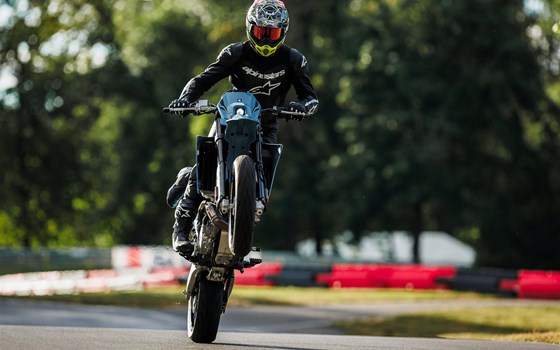 Verleihmotorrad Suzuki DR-Z 400 SM vom Händler Autohaus Wolfgang Nowak - Bild 6