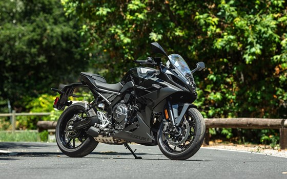 Verleihmotorrad Suzuki GSX-8R vom Händler Autohaus Wolfgang Nowak - Bild 1