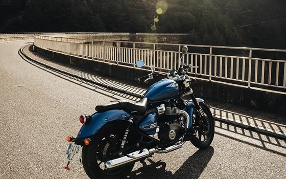 Verleihmotorrad Royal Enfield Super Meteor 650 vom Händler Autohaus Wolfgang Nowak - Bild 4
