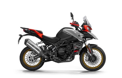 Leihmotorrad QJ Motor SRT 900 SX