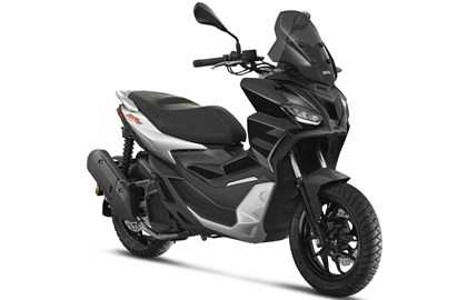 Leihmotorrad Aprilia SR GT 125