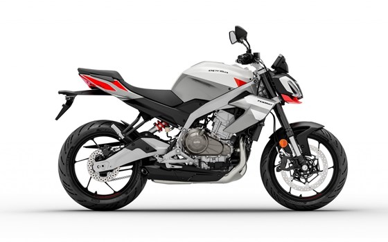 Verleihmotorrad Aprilia Tuono 457 vom Händler Schwarz Motorized - Bild 1