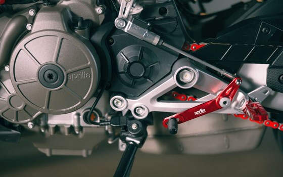 Verleihmotorrad Aprilia Tuono 457 vom Händler Schwarz Motorized - Bild 15
