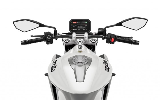Verleihmotorrad Aprilia Tuono 457 vom Händler Schwarz Motorized - Bild 5