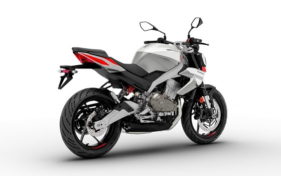 Verleihmotorrad Aprilia Tuono 457 vom Händler Schwarz Motorized - Bild 6