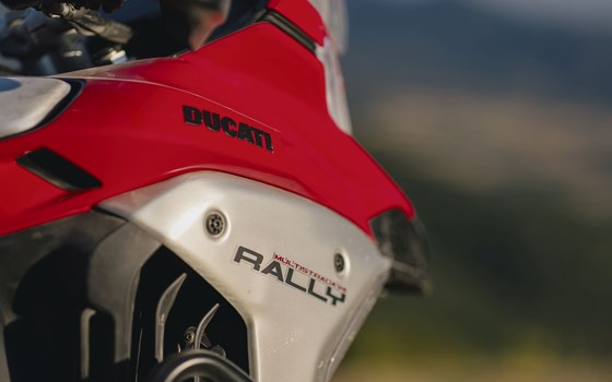 Verleihmotorrad Ducati Multistrada V4 Rally vom Händler Ducati Hamburg  - Bild 2