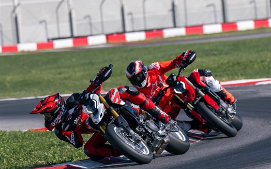 Verleihmotorrad Ducati Hypermotard V2 vom Händler Ducati Bochum - Bild 8
