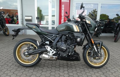 Leihmotorrad Suzuki GSX-8TT