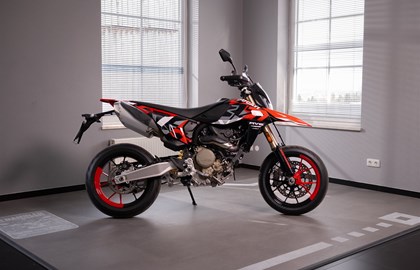 Leihmotorrad Ducati Hypermotard 698 Mono RVE
