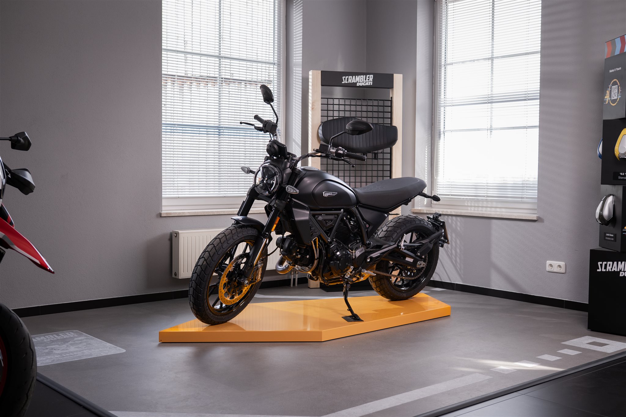 Ducati Scrambler Icon Dark