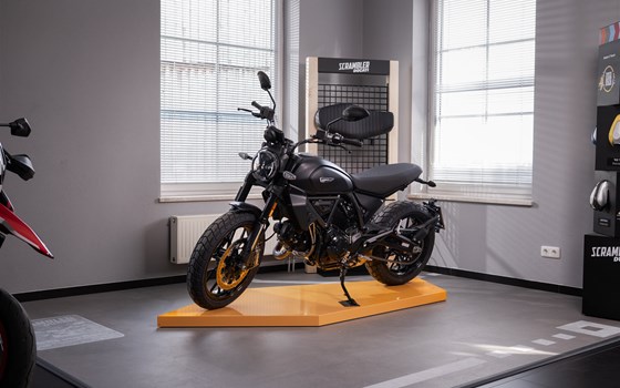 Verleihmotorrad Ducati Scrambler Icon Dark vom Händler Zweirad Meggle GmbH & Co. KG - Bild 1