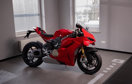 Leihmotorrad Ducati Panigale V4 S