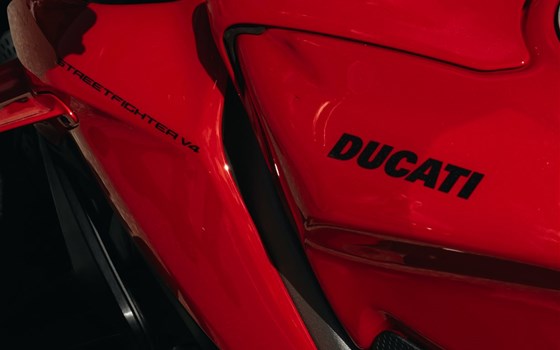 Verleihmotorrad Ducati Streetfighter V4 vom Händler Zweirad Meggle GmbH & Co. KG - Bild 4