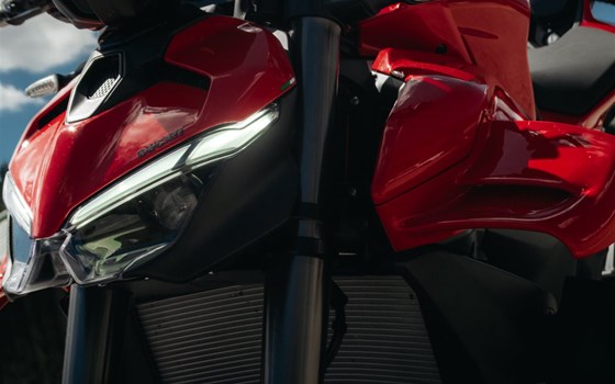 Verleihmotorrad Ducati Streetfighter V4 vom Händler Zweirad Meggle GmbH & Co. KG - Bild 7