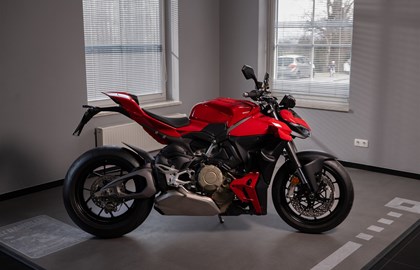 Leihmotorrad Ducati Streetfighter V4