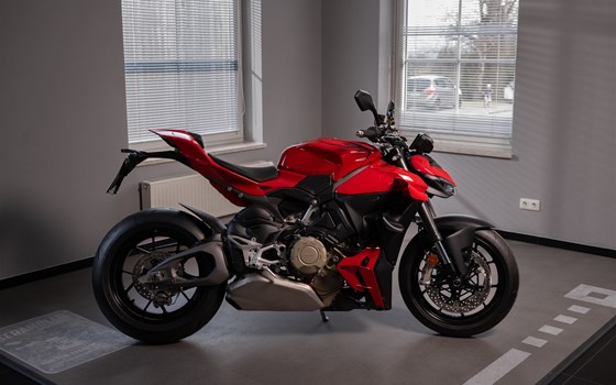 Verleihmotorrad Ducati Streetfighter V4 vom Händler Zweirad Meggle GmbH & Co. KG - Bild 1