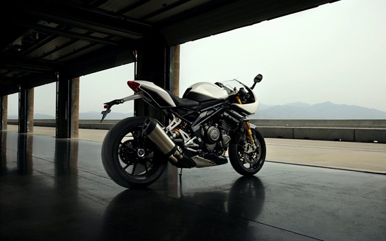 Verleihmotorrad Triumph Speed Triple 1200 RR vom Händler Erne's Euromotos AG - Bild 2