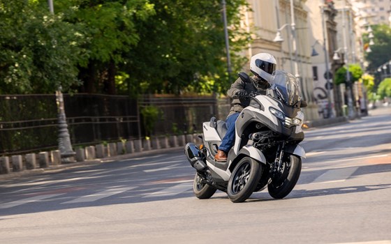Verleihmotorrad Yamaha Tricity 300 vom Händler Motorrad Rubin GmbH & Co.KG - Bild 15