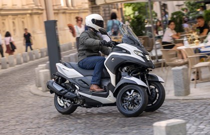 Leihmotorrad Yamaha Tricity 300