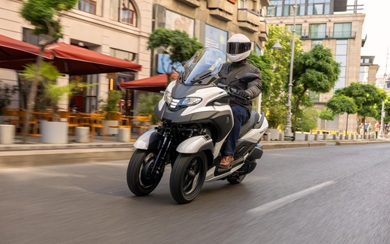 Verleihmotorrad Yamaha Tricity 300 Airbag vom Händler TEC-MOTORS GmbH - Bild 3