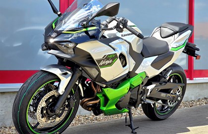 Leihmotorrad Kawasaki Ninja 7 Hybrid