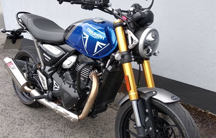 Leihmotorrad Triumph Speed 400