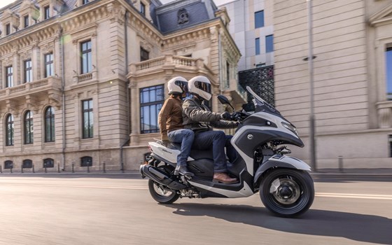 Verleihmotorrad Yamaha Tricity 300 Airbag vom Händler Zweirad Center Gawelleck - Bild 7