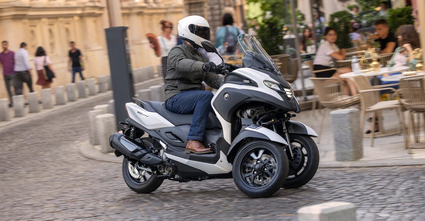 Verleihmotorrad Yamaha Tricity 300 Airbag vom Händler Zweirad Center Gawelleck