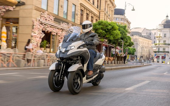 Verleihmotorrad Yamaha Tricity 300 Airbag vom Händler Zweirad Center Gawelleck - Bild 3