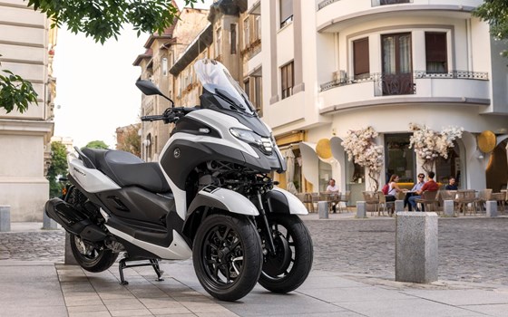 Verleihmotorrad Yamaha Tricity 300 Airbag vom Händler Zweirad Center Gawelleck - Bild 5
