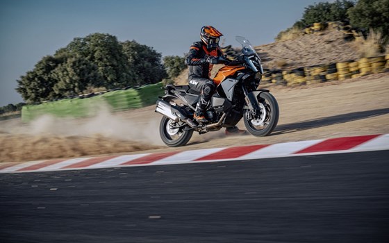 Verleihmotorrad KTM 1390 Super Adventure S EVO vom Händler März Motorradhandel GmbH - Bild 11