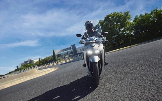 Verleihmotorrad Honda SH125i vom Händler Auto Hermes GmbH & Co. KG - Bild 2