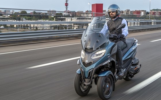 Verleihmotorrad Piaggio MP3 530 HPE Exclusive vom Händler Sauer & Freuding GbR TOPSPEED Motorradwelt Trier - Bild 2