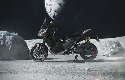 Leihmotorrad Aprilia SR GT 400