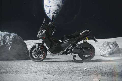 Aprilia SR GT 400