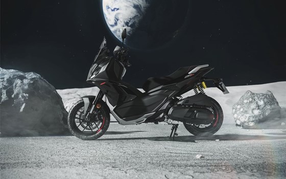 Verleihmotorrad Aprilia SR GT 400 vom Händler hmf Motorräder GmbH - Bild 1