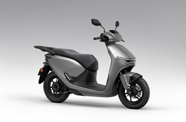 /leihmotorrad-honda-cuv-e-30962