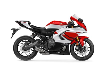 Leihmotorrad Yamaha R7