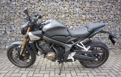 Leihmotorrad Honda CB650R