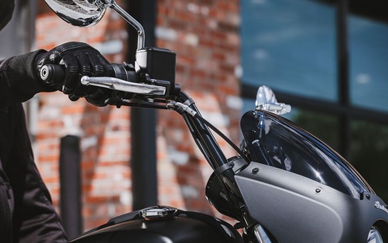 Verleihmotorrad Indian Sport Scout Sixty vom Händler Spocks Motorcycles GmbH - Bild 7