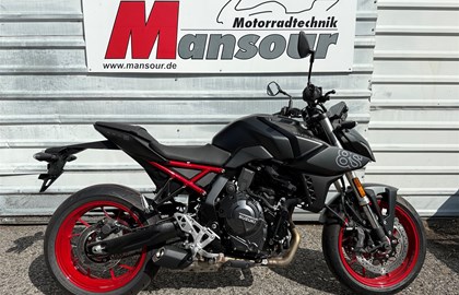 Leihmotorrad Suzuki GSX-8S