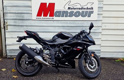 Leihmotorrad Kawasaki Ninja 125