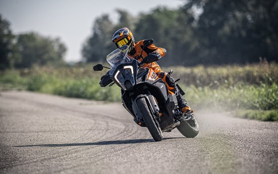 Verleihmotorrad KTM 1390 Super Adventure S EVO vom Händler Road Star Motorcycles GmbH - Bild 4
