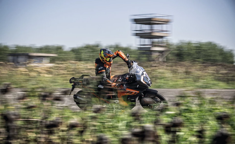 Verleihmotorrad KTM 1290 Super Adventure S vom Händler Road Star Motorcycles GmbH Bild 6: Verleihmotorrad KTM 1290 Super Adventure S vom Händler Road Star Motorcycles GmbH