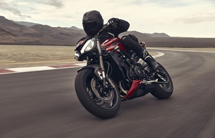 Leihmotorrad Triumph Street Triple 765 RS Leihmotorrad Triumph Street Triple 765 RS