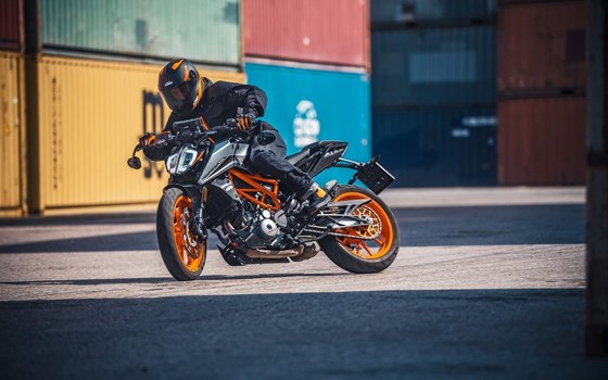 Verleihmotorrad KTM 390 Duke vom Händler Motorrad Dirnberger GmbH & Co. KG - Bild 2 Verleihmotorrad KTM 390 Duke vom Händler Motorrad Dirnberger GmbH & Co. KG - Bild 2