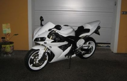 Yamaha R1 Custom Bike